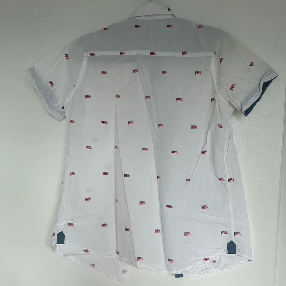 Men’s Short Sleeve button down - Picture 3 of 3